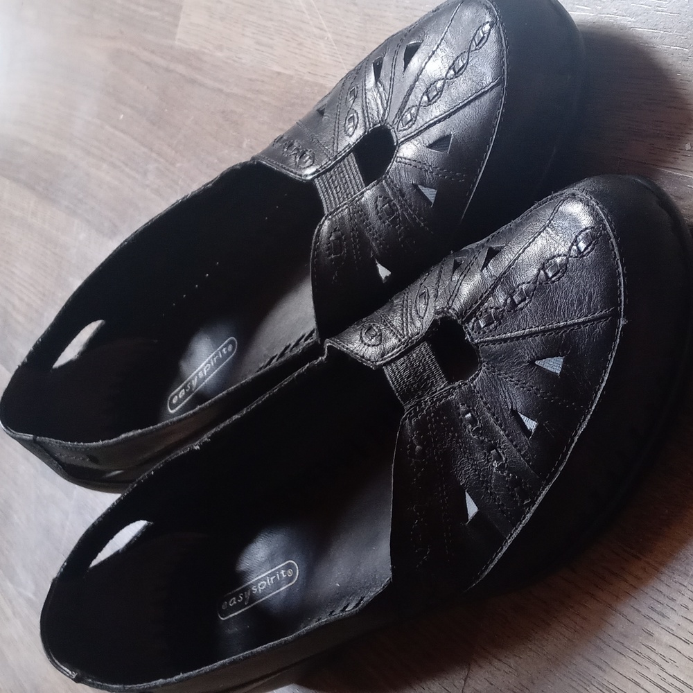Easy Spirit size 10 leather slip on's